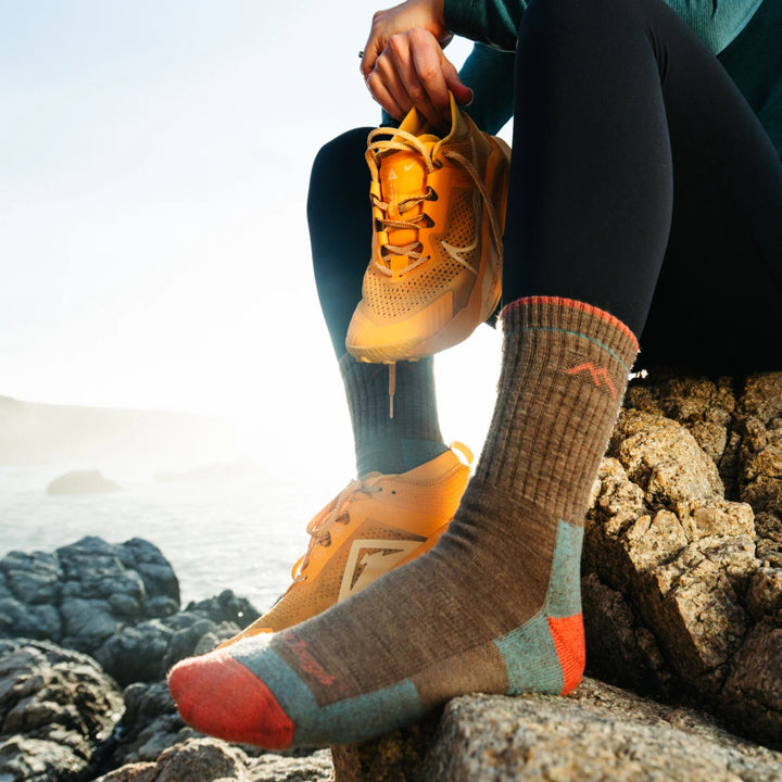 Darn Tough - Women's 1903 Hiker Micro Crew Midweight Hiking Sock - Bark