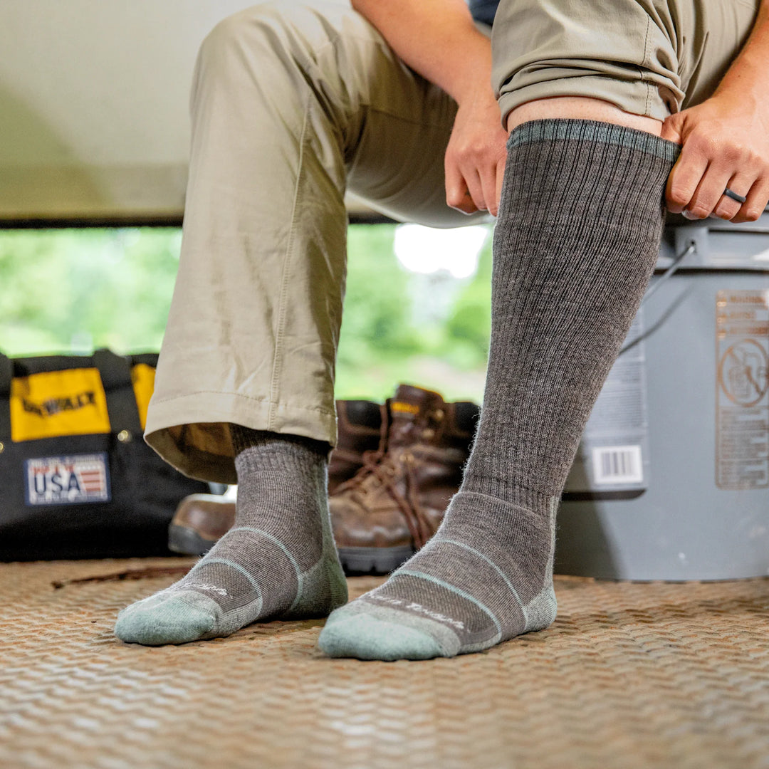 Darn Tough - 2201 Women's Mary Fields OTC Full Cushion Sock - Shale