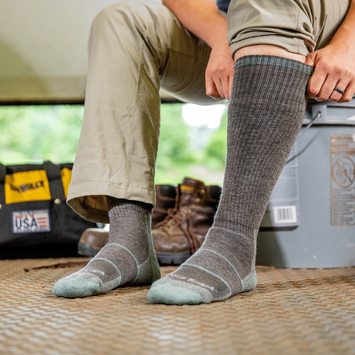 Darn Tough - 2201 Women's Mary Fields OTC Full Cushion Sock - Shale