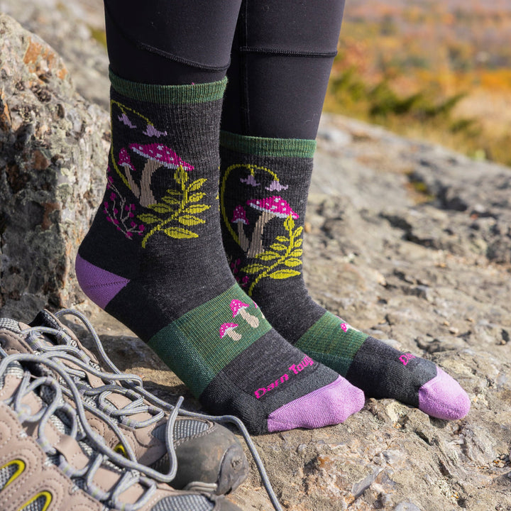 Darn Tough - 5026 Women's Mellow Mushrooms Micro Crew Lightweight Hiking Socks - Charcoal