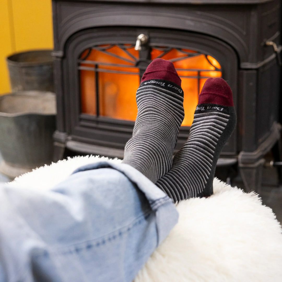 Darn Tough - 6134 Men's Lifestyle Microstripe Lightweight Crew Sock - Charcoal