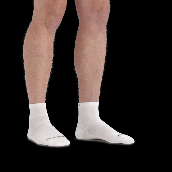 Darn Tough - 1034 Men's Quarter No Cushion Ultra Lightweight Sock - White