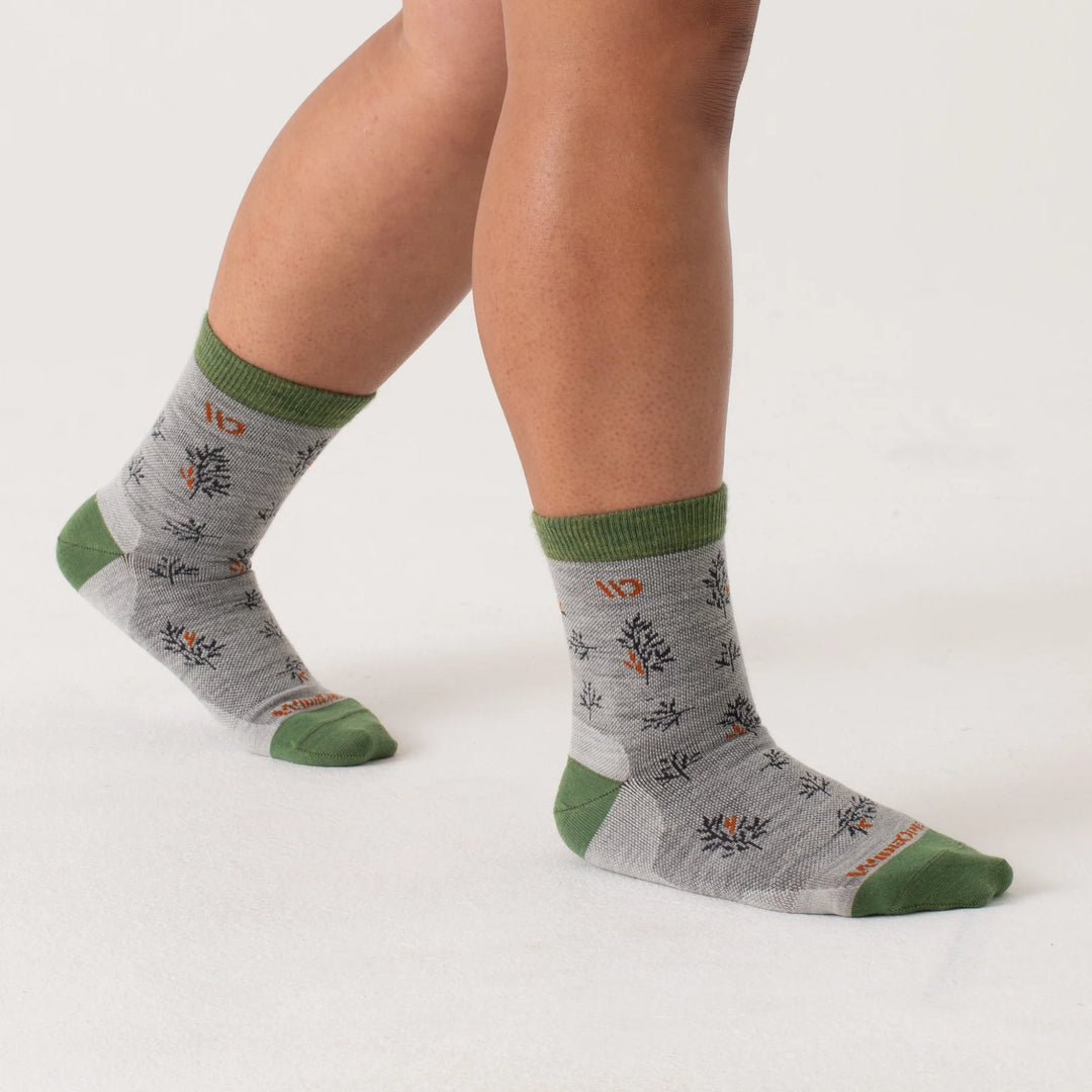 Wide Open - 9503 Women's Foliage Lightweight Micro Crew Socks- Light Gray