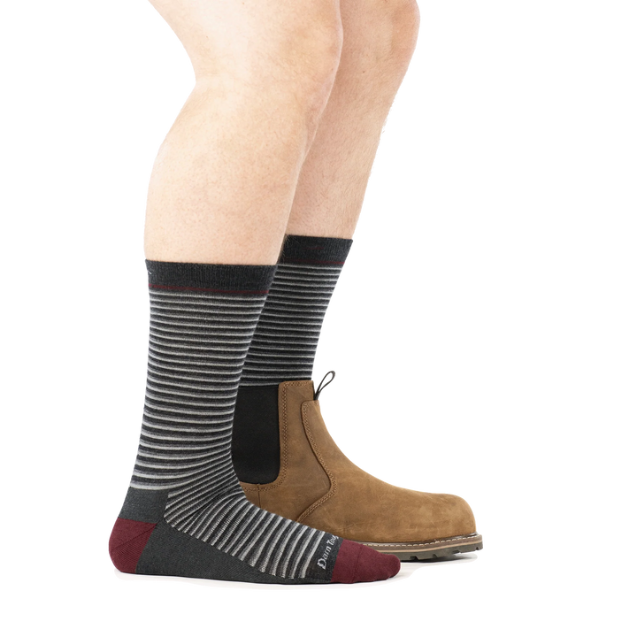 Darn Tough - 6134 Men's Lifestyle Microstripe Lightweight Crew Sock - Charcoal