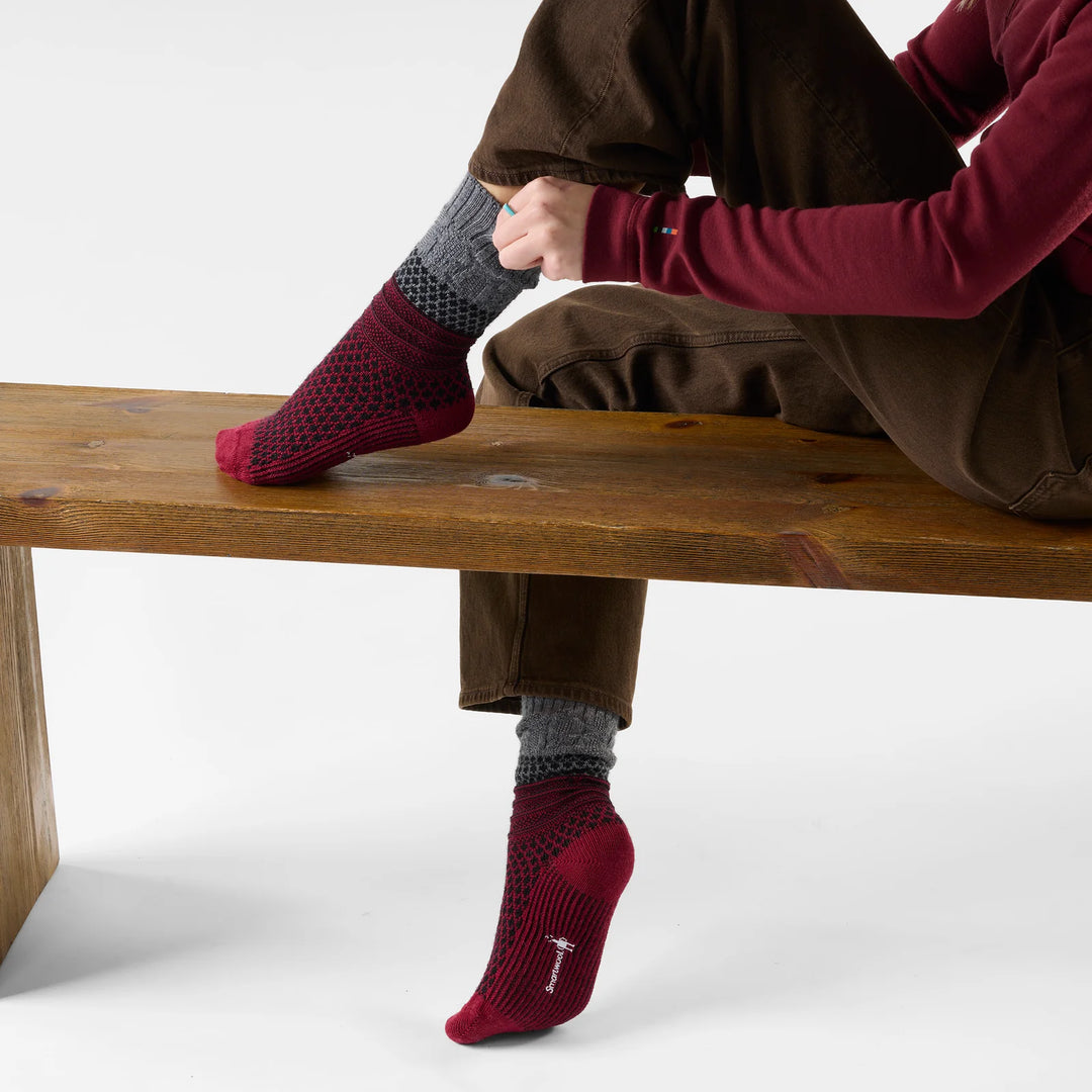 Smartwool - Unisex Everyday Popcorn Cable Full Cushion Crew Socks - Black/Tibetan Red