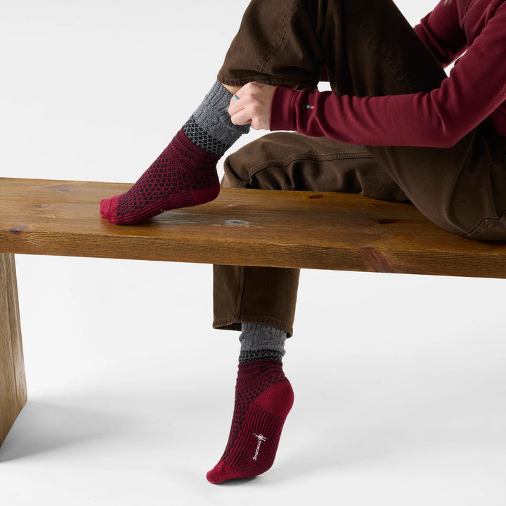 Smartwool - Unisex Everyday Popcorn Cable Full Cushion Crew Socks - Black/Tibetan Red
