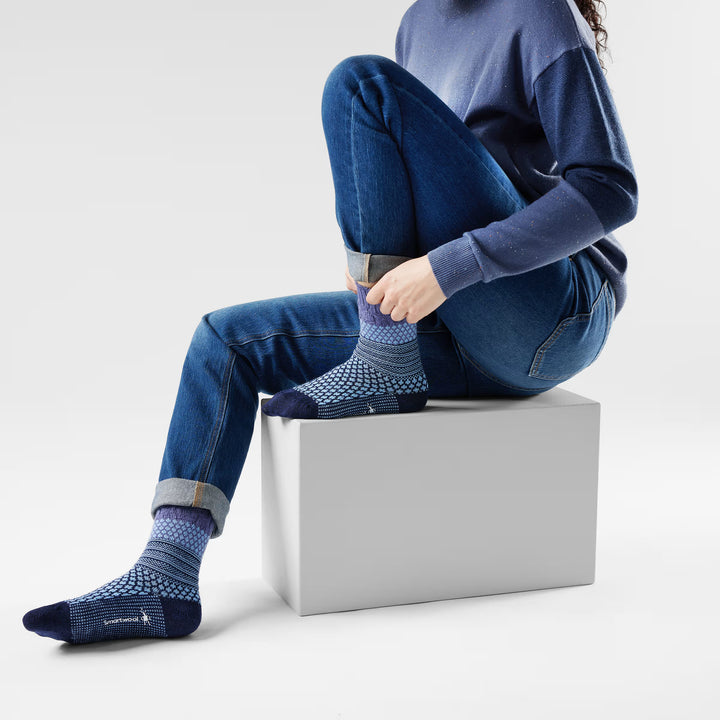 Smartwool - Unisex Everyday Popcorn Cable Full Cushion Crew Socks- Serene Blue