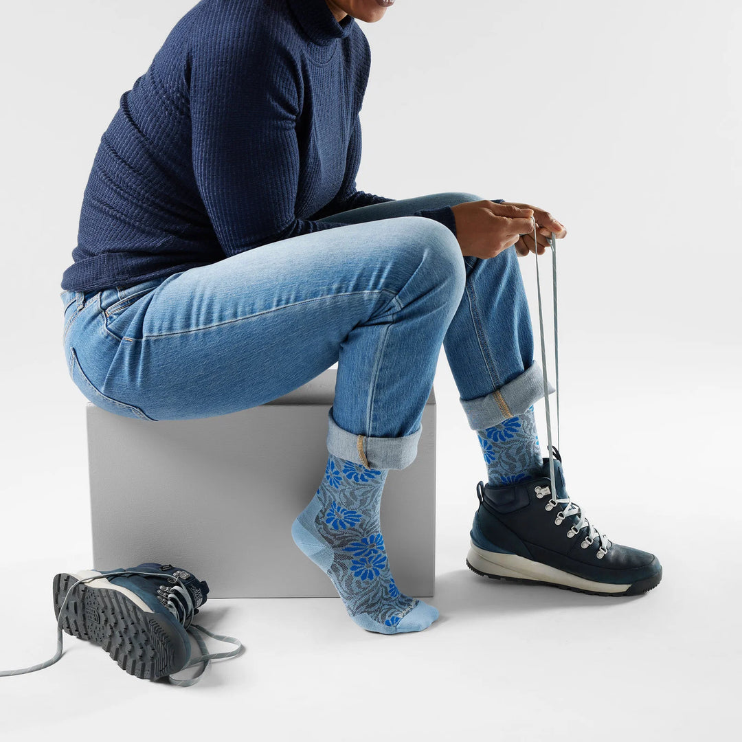 Smartwool - Women's Everyday Floral Crew Socks - Serene Blue
