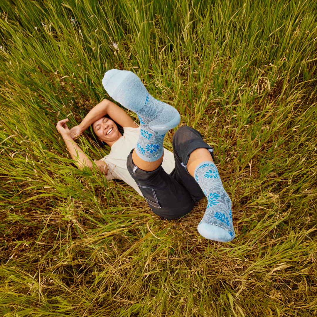Smartwool - Women's Everyday Floral Crew Socks - Serene Blue