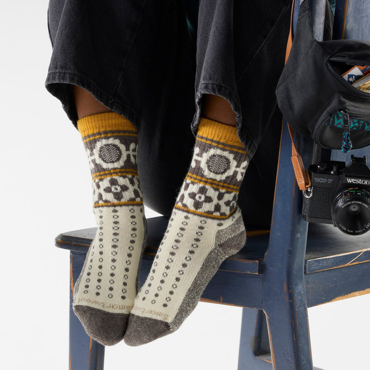Smartwool - Unisex Everyday Cozy Retro Sunflower Crew Sock - Natural